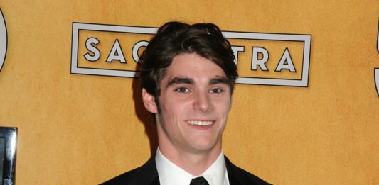 Morto a 34 anni RJ Mitte, il Walter White JR. di “Breaking Bad”
