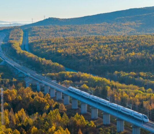 La Cina presenta un piano per l’innovazione sci-tech del settore ferroviario