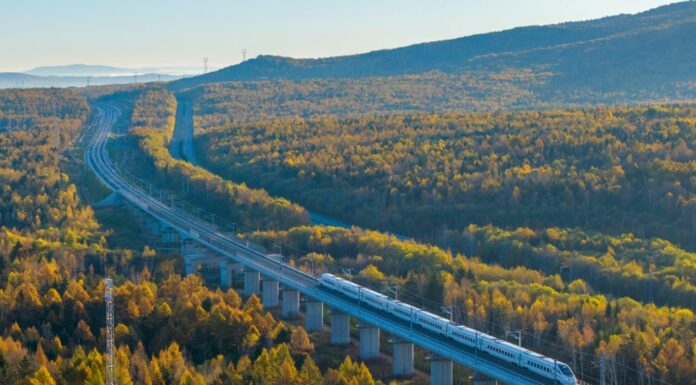 La Cina presenta un piano per l’innovazione sci-tech del settore ferroviario