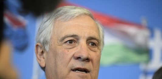 Ucraina, Tajani “La decisione di Trump è un errore, noi avanti con le sanzioni alla Russia”