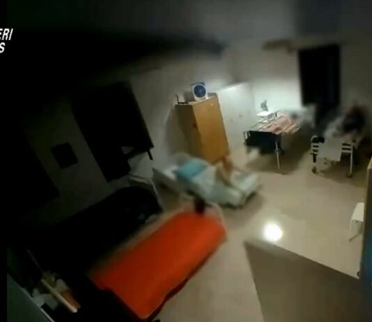 Anziani maltrattati e derubati in una struttura abusiva, tre arresti nel tarantino