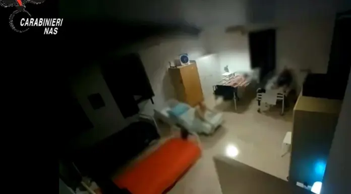 Anziani maltrattati e derubati in una struttura abusiva, tre arresti nel tarantino