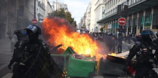 Proteste in tutta la Francia, arresti e tensioni con la polizia