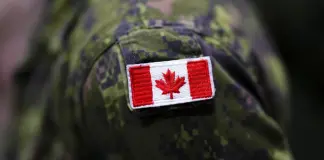 Canada, incendio in una base militare in Alberta. Almeno sette morti