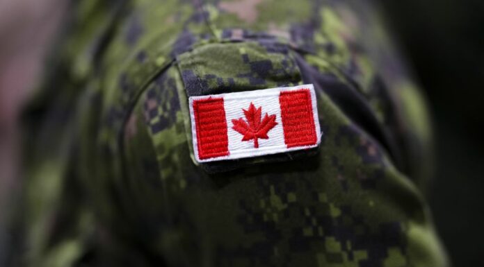Canada, incendio in una base militare in Alberta. Almeno sette morti