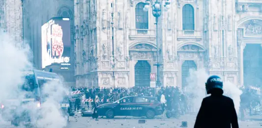 Cortei, il bilancio è di 28 arresti e 43 denunce. Tra le forze ordine 141 feriti