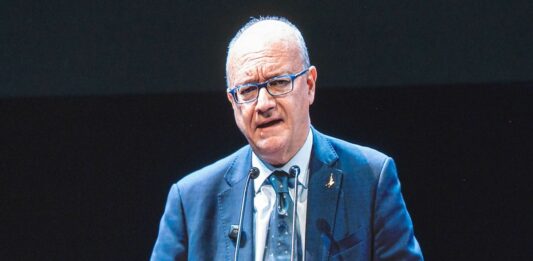 Valditara “Italia all’avanguardia nell’IA, realizzate 156mila aule digitali”