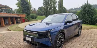 Nuova DS N°7, il SUV compatto premium punta su design, comfort e tecnologia