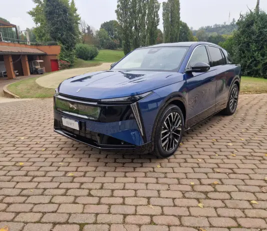 Nuova DS N°7, il SUV compatto premium punta su design, comfort e tecnologia