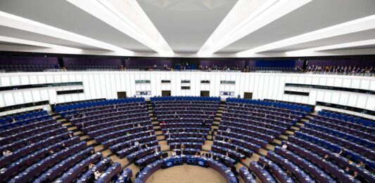 Ue, il Parlamento Europeo fissa le priorità per il bilancio 2027