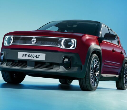 Renault 4 E-Tech Electric, aumenta l’autonomia e nuova versione d’ingresso