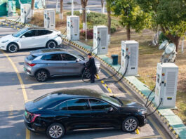 Cina, aumenta il consumo di energia per auto elettriche e servizi dati internet