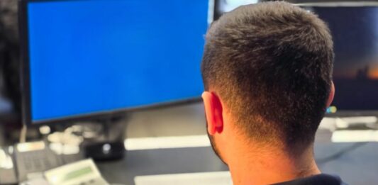 Propaganda neonazista sui social e armi, denunciato un minore a Roma