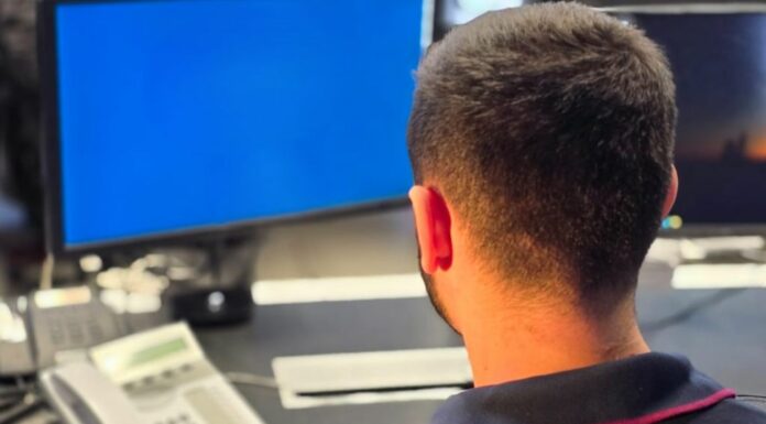 Propaganda neonazista sui social e armi, denunciato un minore a Roma