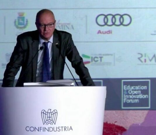 Valditara ai giovani “Problemi non si risolvono sfasciando tutto ma col dialogo”