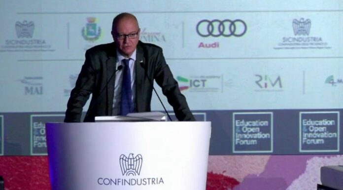 Valditara ai giovani “Problemi non si risolvono sfasciando tutto ma col dialogo”