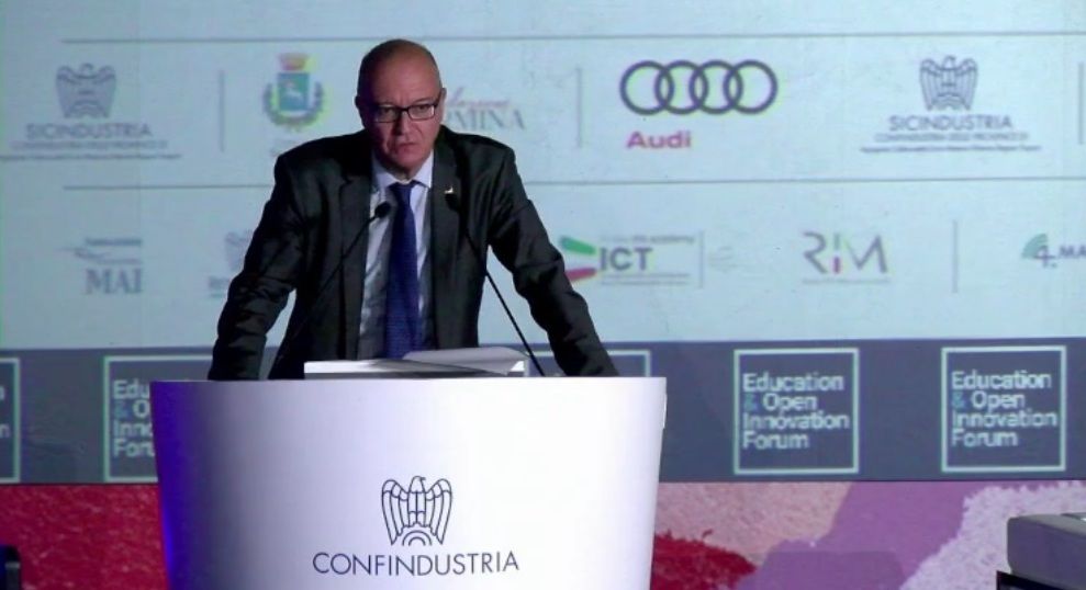 Valditara ai giovani “Problemi non si risolvono sfasciando tutto ma col dialogo”