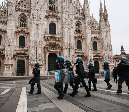 Allarme cortei, oltre 150 perquisizioni a Milano, Monza e in altre 20 città