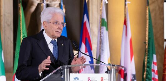 IA, Mattarella “Frenare competizione esasperata tra pochi soggetti”