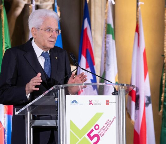 IA, Mattarella “Frenare competizione esasperata tra pochi soggetti”
