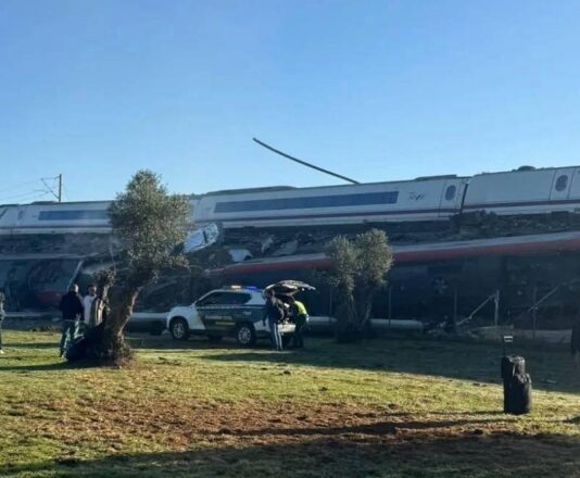 Scontro tra due treni dell’Alta velocità in Spagna, decine di vittime