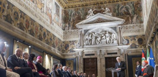 Mattarella “In tempi di incertezza il futuro va disegnato dai giovani”