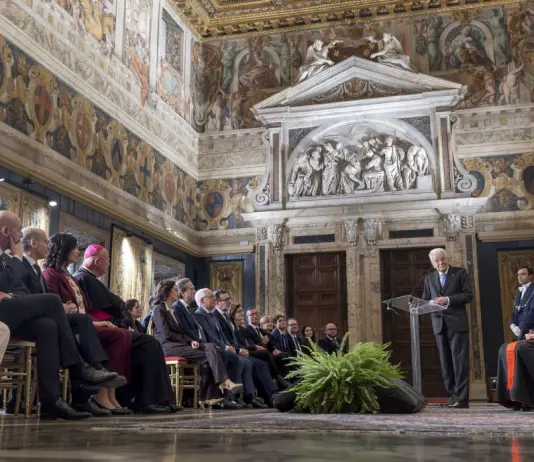 Mattarella “In tempi di incertezza il futuro va disegnato dai giovani”