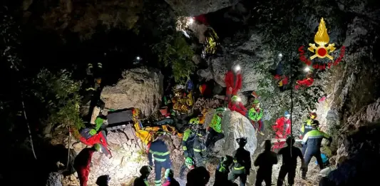 Estratto vivo lo speleologo rimasto bloccato oltre 24 ore in una grotta in Ogliastra