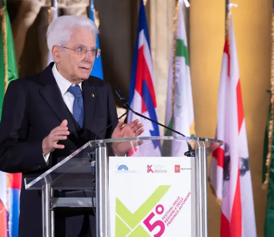 Mattarella “Le fake news manipolano già oggi l’informazione. Preoccupazione sull’IA, può diventare strumento a disposizione di pochi”