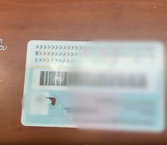 Carte d’identità elettroniche “decapitate” del microchip, scoperti tre casi nel Napoletano