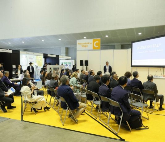 Giappone, l’ambasciatore italiano Vattani in visita a BioJapan 2026