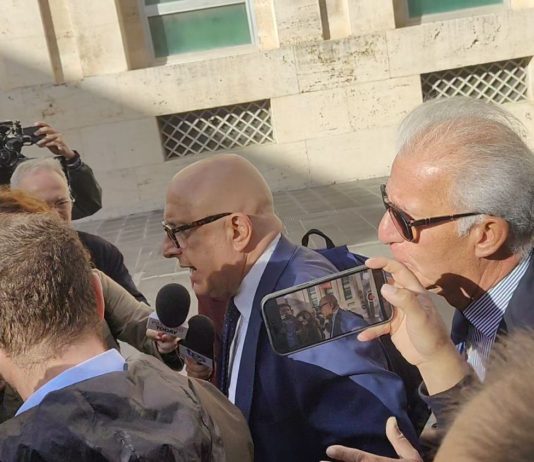 Inchiesta per corruzione, Armao rilascia dichiarazioni spontanee al gip. Interrogatorio fiume del deputato Ars Lombardo / Video