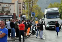 Gli autotrasportatori siciliani revocano il fermo dopo il confronto con Salvini, resta lo stato di agitazione