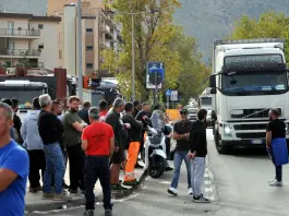 Gli autotrasportatori siciliani revocano il fermo dopo il confronto con Salvini, resta lo stato di agitazione