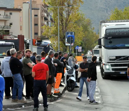 Gli autotrasportatori siciliani revocano il fermo dopo il confronto con Salvini, resta lo stato di agitazione