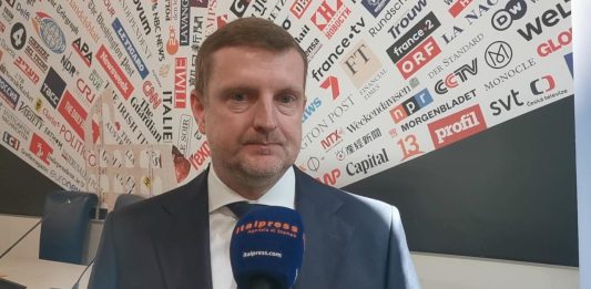 Ucraina, l’ambasciatore in Italia Brusylo “Proseguire nella strada del dialogo” / Video