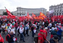 Cgil in piazza a Roma, l’annuncio di Landini: “Il 20 novembre sciopero generale”
