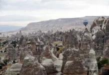 Turchia, crolla un “camino delle fate” in Cappadocia: due morti