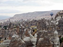 Turchia, crolla un “camino delle fate” in Cappadocia: due morti