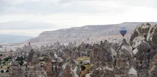 Turchia, crolla un “camino delle fate” in Cappadocia: due morti