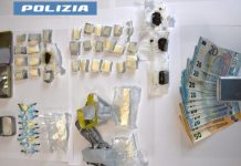 In casa con 450 grammi di cocaina e 3,3 kg di hashish, due arresti nel Catanese