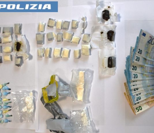 In casa con 450 grammi di cocaina e 3,3 kg di hashish, due arresti nel Catanese