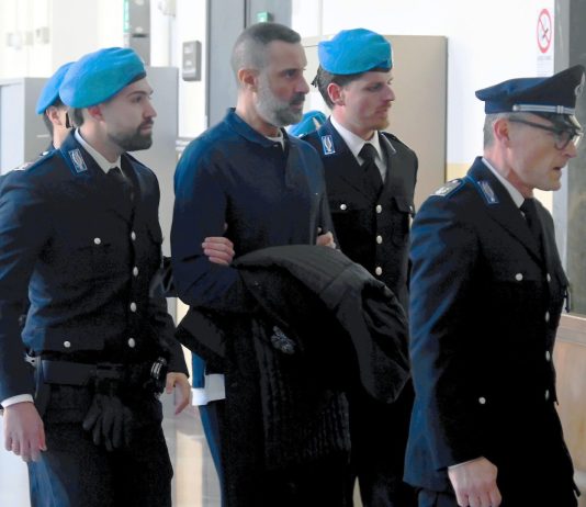 Omicidio Mansouri, la Procura di Milano chiede il rinvio a giudizio per l’ex poliziotto Carmelo Cinturrino