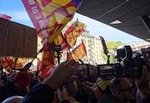 Corteo per lo sciopero generale a Napoli, momenti di tensione tra manifestanti e Polizia