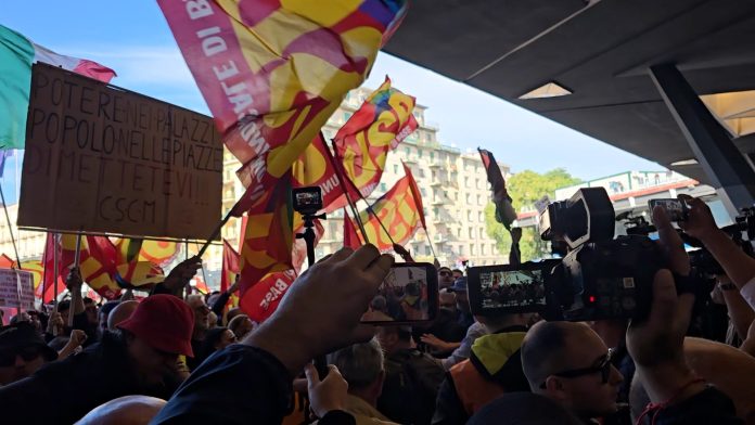 Corteo Napoli.jpg