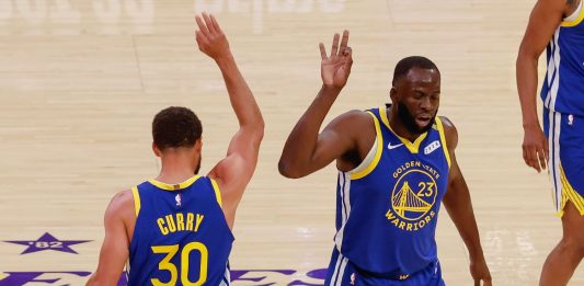 LeBron trascina i Sixers, Curry rimonta da -25 e batte Doncic: il recap della notte Nba
