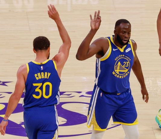LeBron trascina i Sixers, Curry rimonta da -25 e batte Doncic: il recap della notte Nba
