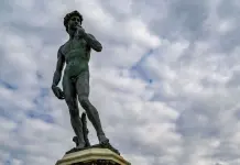 Firenze, rinvenuta una bombola di gas sotto il David a piazzale Michelangelo