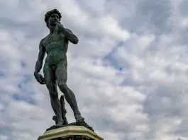 Firenze, rinvenuta una bombola di gas sotto il David a piazzale Michelangelo