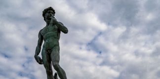 Trovata bombola di gas sotto il David in piazzale Michelangelo a Firenze, ritenuta inoffensiva dopo gli accertamenti